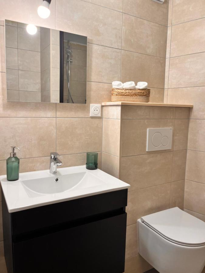 Appartement 2 Chambres Avec Parking 퐁타를리에 외부 사진